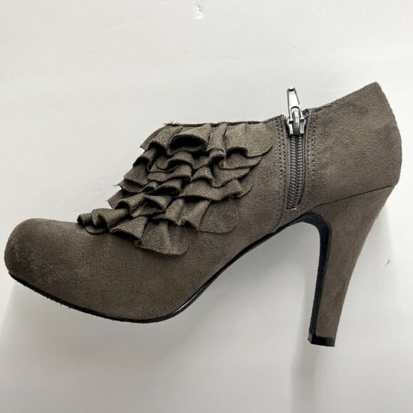Madden Girl Raleigh Taupe Faux Suede Ruffle Round Platform Toe Booties Sz 8 - Picture 10 of 14